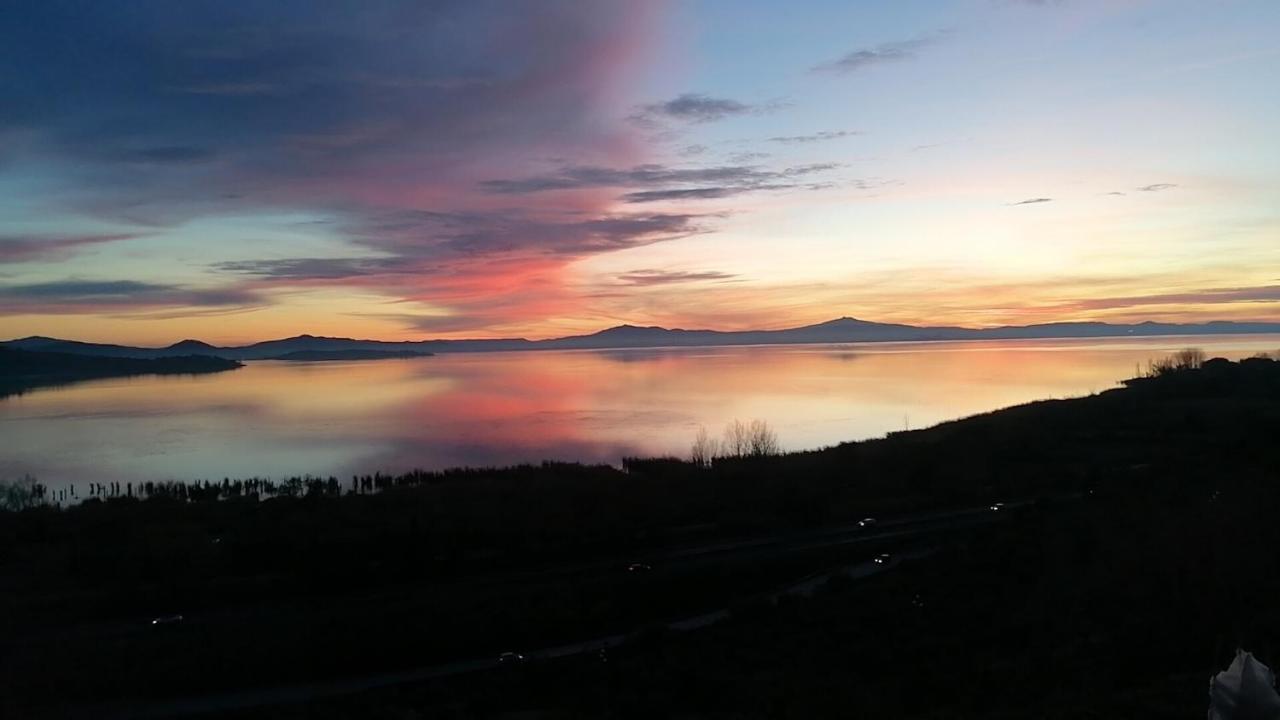 B&B Torre Del Lago Trasimeno Пассиньяно-суль-Тразимено Экстерьер фото
