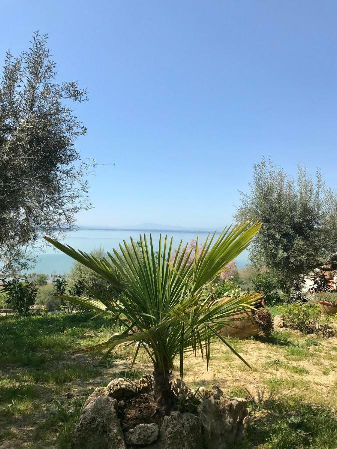 B&B Torre Del Lago Trasimeno Пассиньяно-суль-Тразимено Экстерьер фото