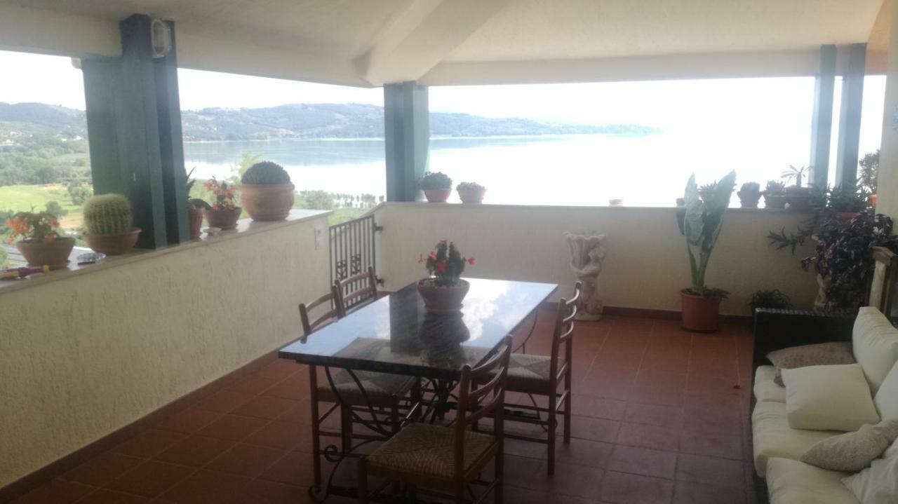 B&B Torre Del Lago Trasimeno Пассиньяно-суль-Тразимено Экстерьер фото