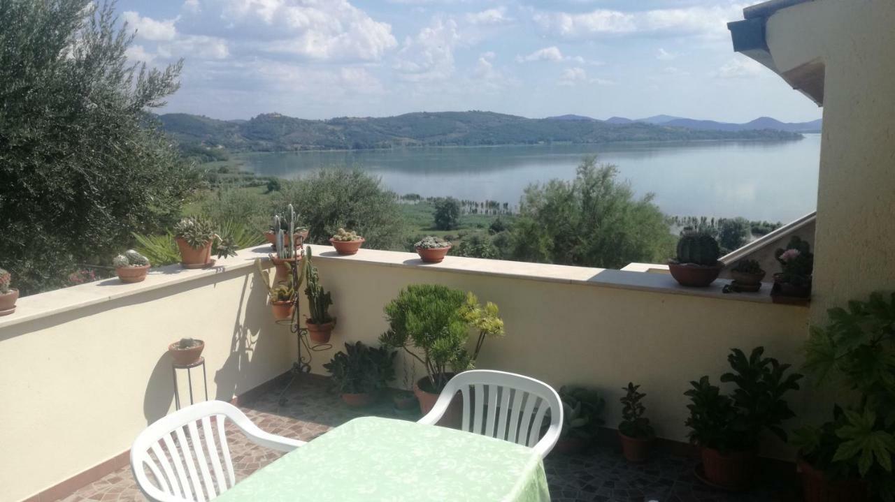 B&B Torre Del Lago Trasimeno Пассиньяно-суль-Тразимено Экстерьер фото