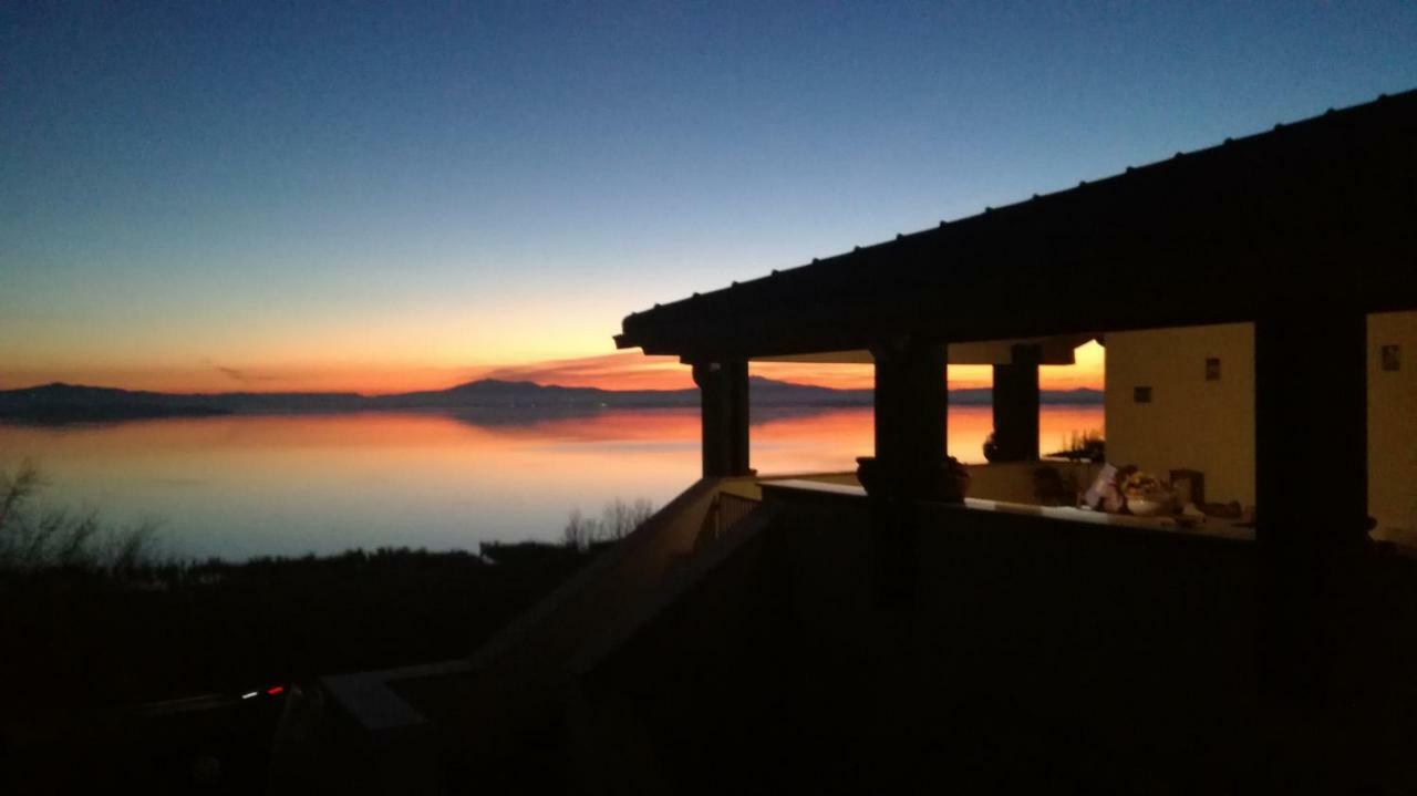 B&B Torre Del Lago Trasimeno Пассиньяно-суль-Тразимено Экстерьер фото