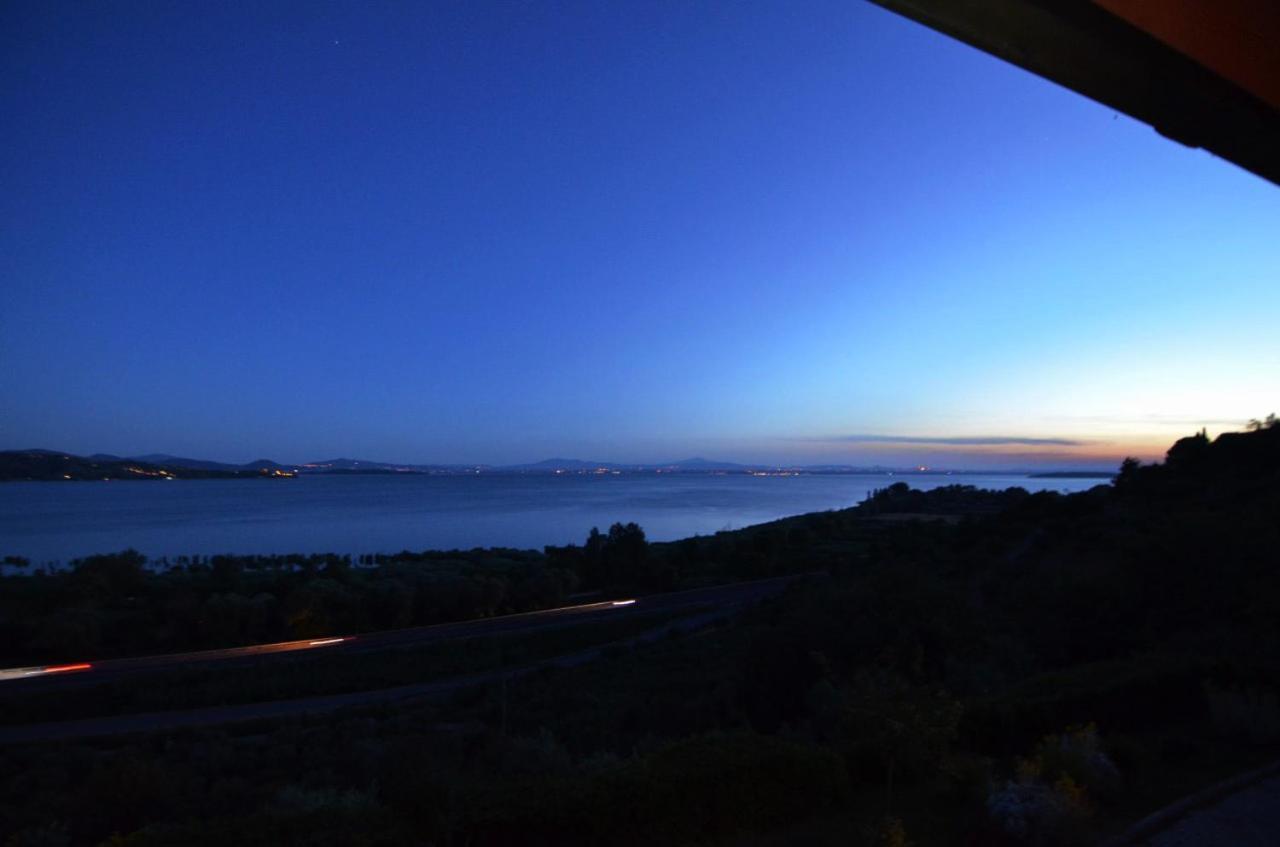 B&B Torre Del Lago Trasimeno Пассиньяно-суль-Тразимено Экстерьер фото